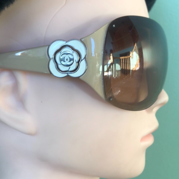 Chanel Shield Sunglasses - Picture 5 of 7